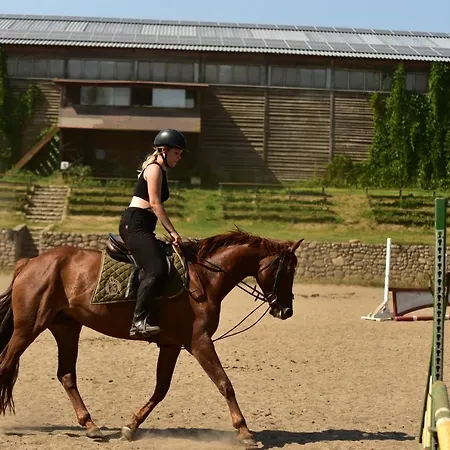 Stadnina Koni Kierzbun Hotel *